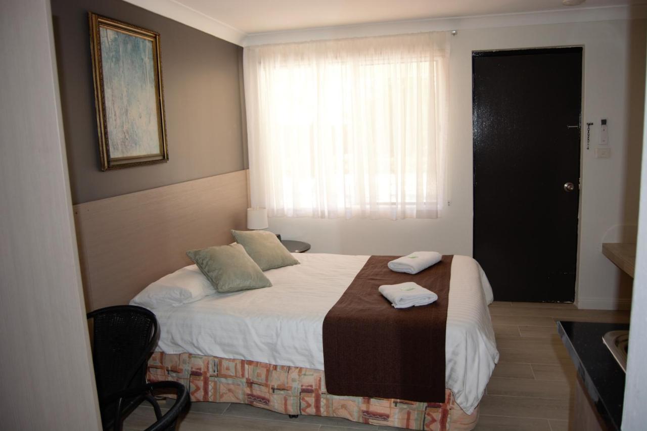 Civic Motor Inn Каура Экстерьер фото