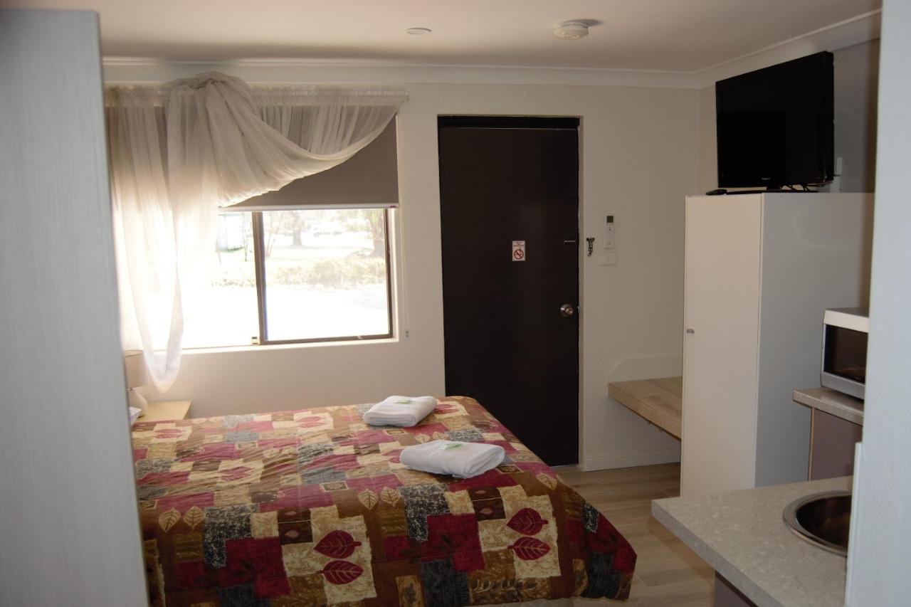 Civic Motor Inn Каура Экстерьер фото